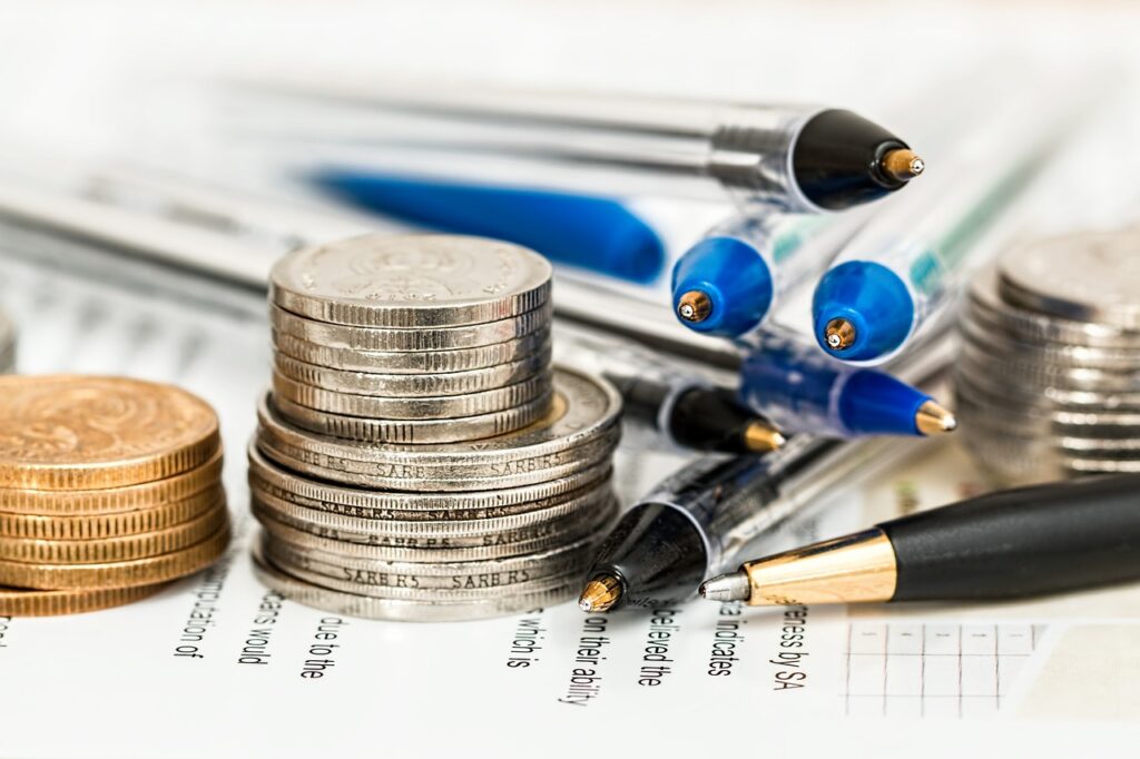 Unsure whether you should apply for SSI or SSDI, or even both? Get a rundown on both programs, who qualifies, what benefits to expect, and how these programs differ.